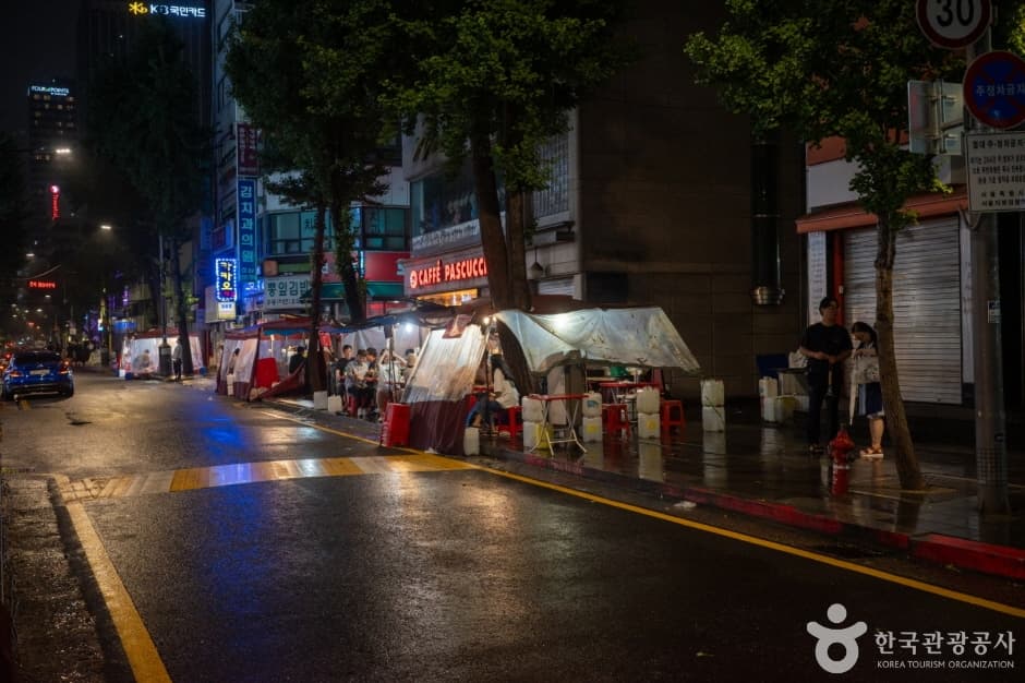 Korean Pojangmacha Culture: Everything About Street Tent Bars